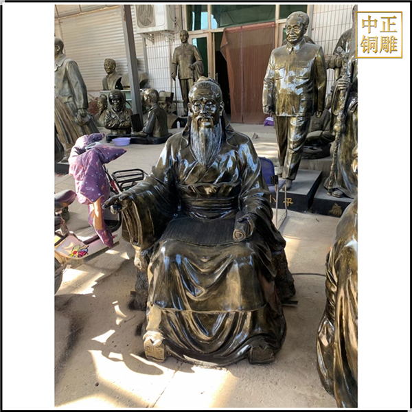 孔子教學看書銅雕塑.jpg